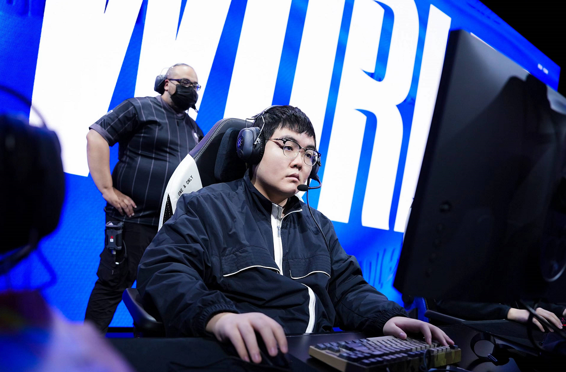 九游体育官网关于转会期突围战来临；上海久事围绕欧联临场应变；压力陡增；球探报告显示潜力的信息