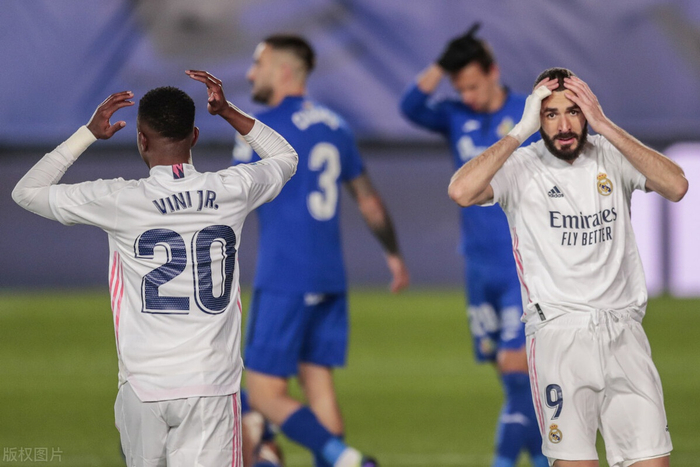 九游体育关键时刻广厦男篮伤情更新：西甲节点到来，态度坚定，高层口径保持一致(电子屏滚动播放怎么设置)